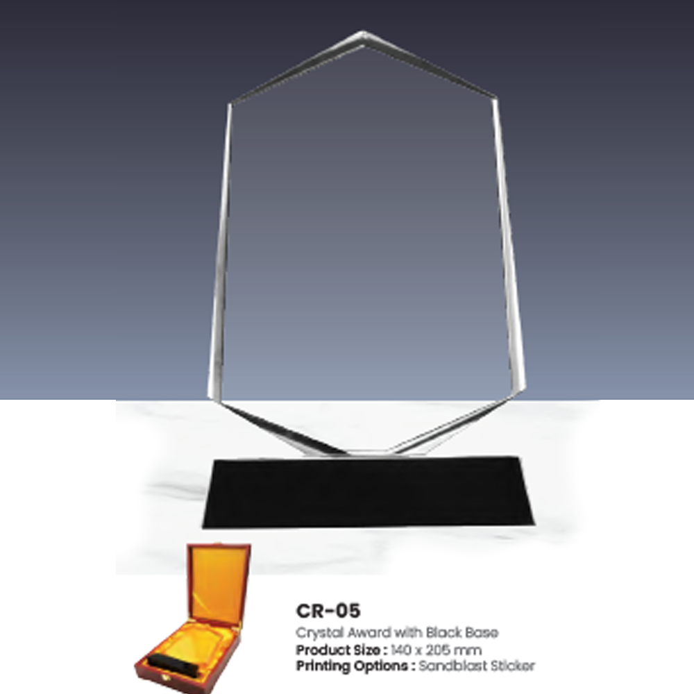 CR-05 Crystal Award with Black Base – Premium Glass Trophy (140 x 205 mm)